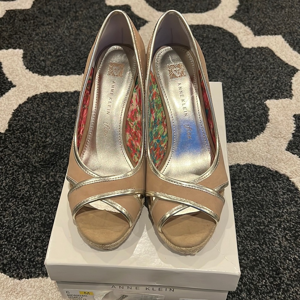 Anne Klein wedges size 6m